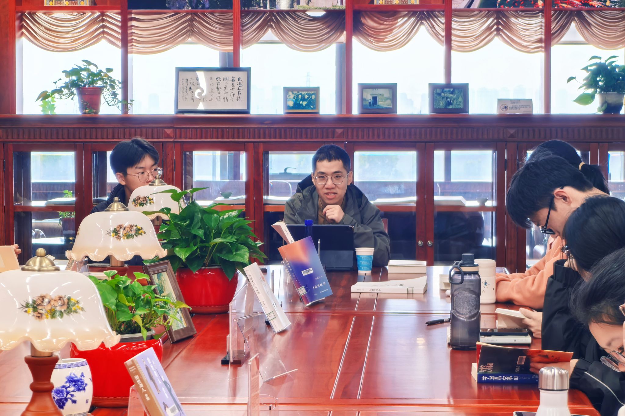 ：手绘珍藏本》读书交流会引领师生共赴津门